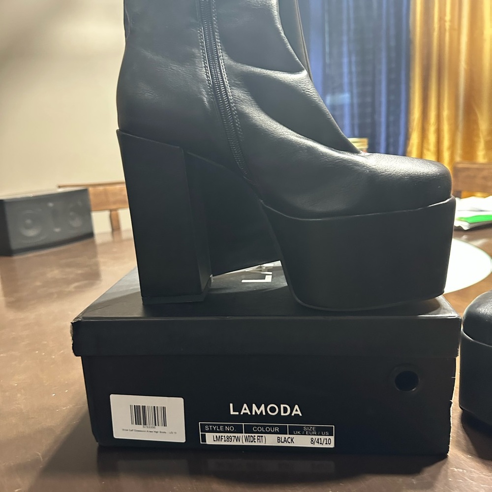 Women’s Black chunky heel knee high boots - Picture 2 of 3